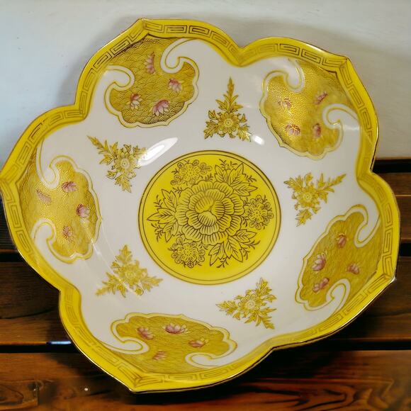 Yellow Lotus Bowl Andrea Sadek 9.5" Japan Hand Painted Scalloped Edge Gold Red - Picture 1 of 9
